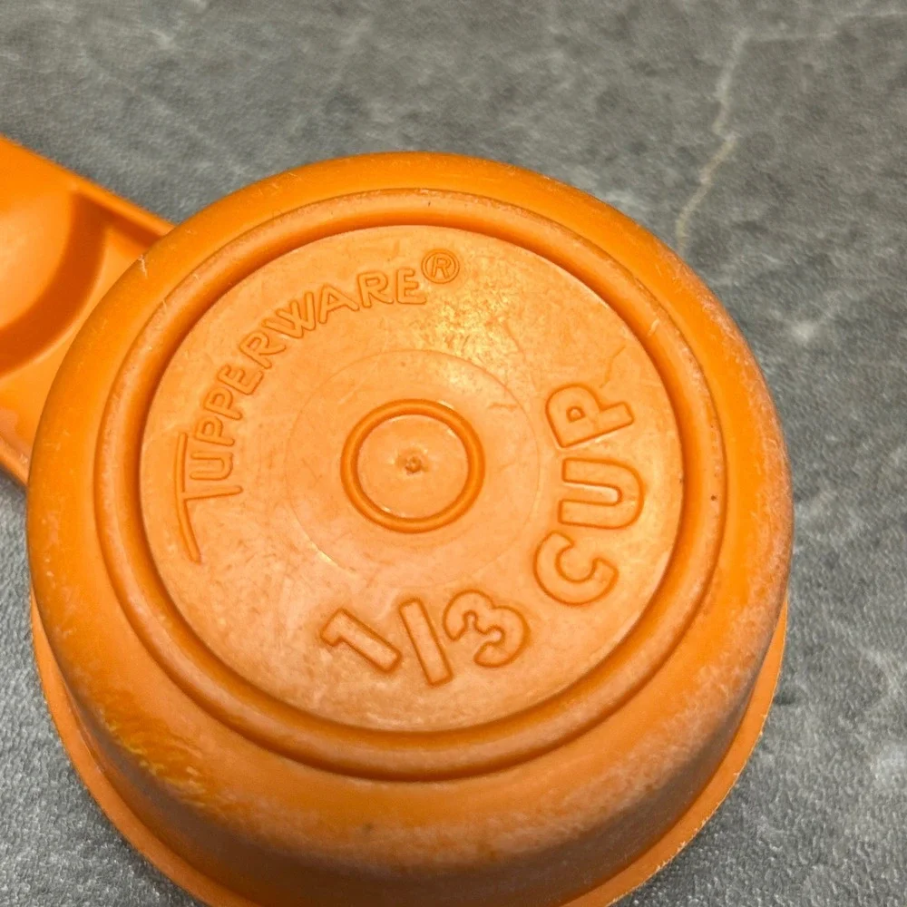 Tupperware vintage measuring
